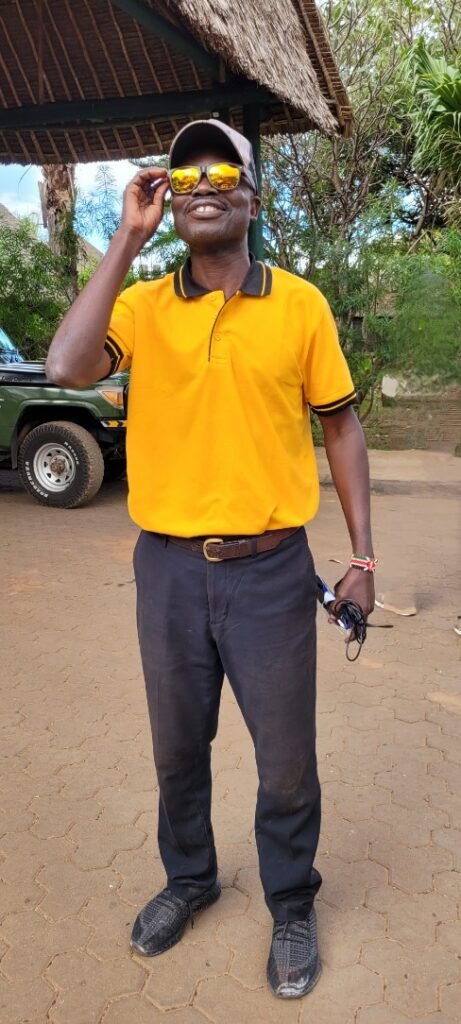 masha-mit-jeep-safaris-tours-kenia